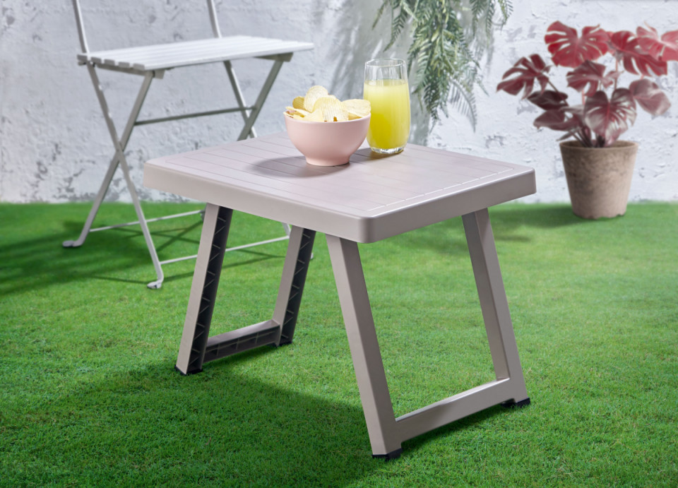 Relax Folding Table