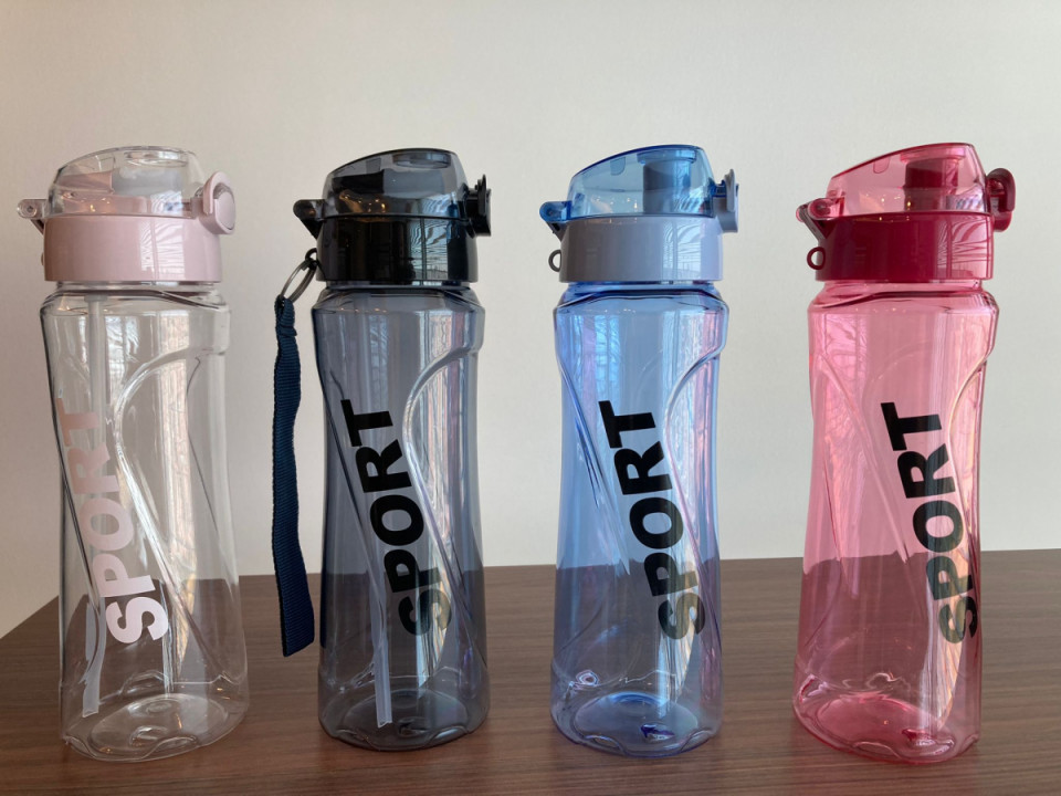 570ML sport bottle with straw 